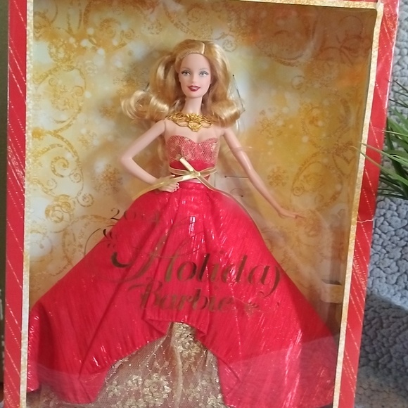 Holiday Barbie 2014 - Picture 2 of 8